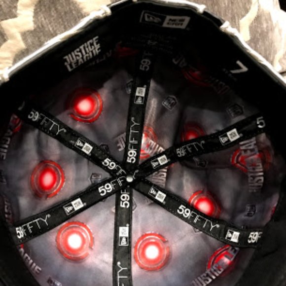 New Era Justice League DCcomic Cyborg Armor Fitted - Picture 2 of 4